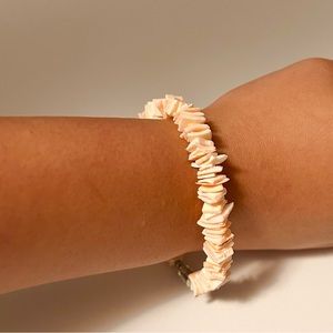 Vintage salmon coral colored Hawaiian shell bracelet
